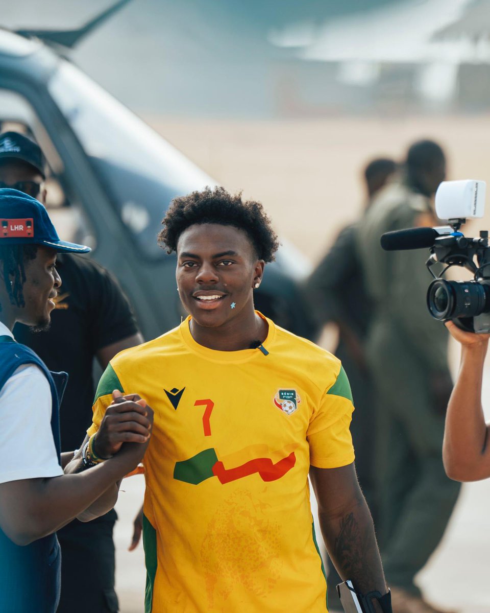 AfricaFactsZone's tweet image. Davido is the Most Followed Afrobeats Artist on Social Media with 71 million followers.

Selena Gomez is the World's Most Followed Artist with 700 million.

IShowSpeed is the World's Most Followed Streamer with 160 million followers on Social Media.

Peller is the Most Followed…