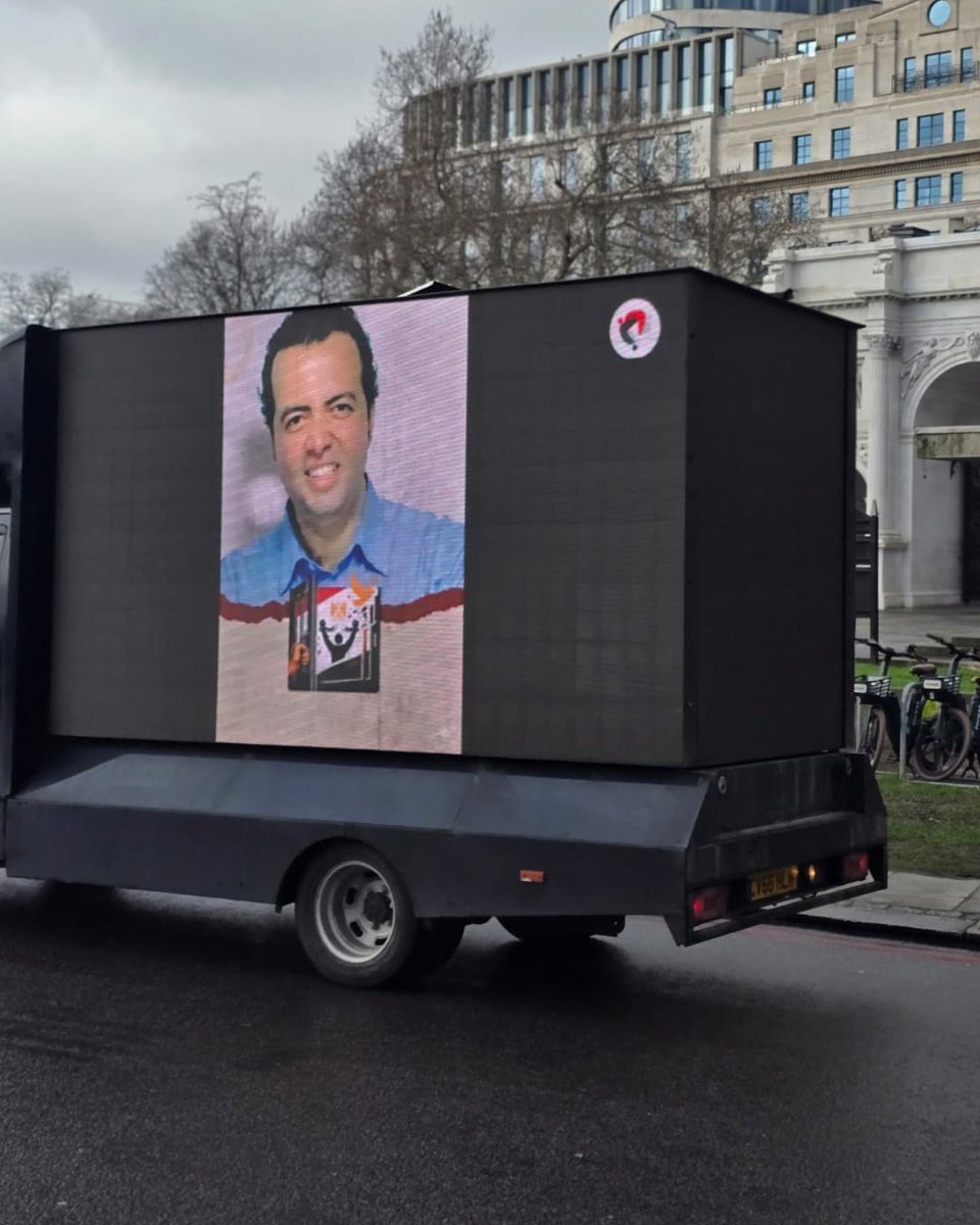 شاحنة تجوب شوارع لندن تعرض رسائل تتعلق بالأوضاع السياسية وحقوق الإنسان في مصر، تزامنا مع ذكرى ثورة 25 يناير