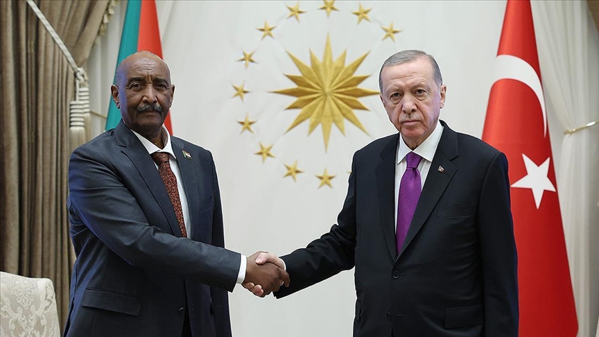 ConflictTR's tweet photo. 🔴 Sudan Egemenlik Konseyi Başkanı Burhan: 

"Önce Allah'a sonra Erdoğan'a güveniyoruz" https://t.co/CH2zLq2gDT