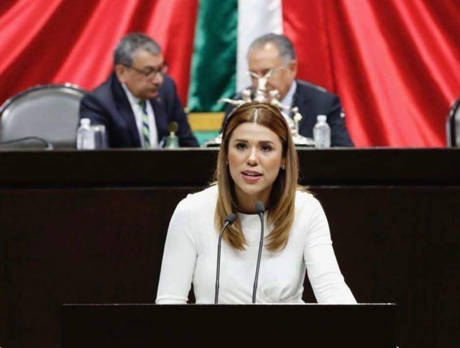 BOMBAZO EN MÉXICO y Baja California la todavía gobernadora podría solicitar licencia de su cargo de un momento a otro ante las constantes presiones de EEUU en su contra, las pavorosas investigaciones de la DEA, FBI, CIA y por si fuera poco en México la FGR ya los trae muy cercado