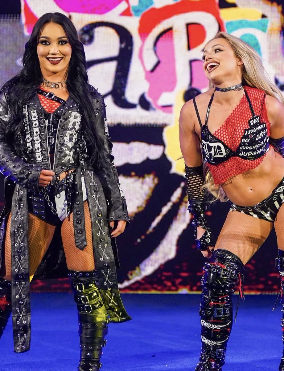 ProdialUpRise's tweet photo. #SNME                         
———— 

Sorry I couldn’t get to you in time liv, I was beaten up from being in so long but regardless the JD stays on top and always has a plan! Raw and royal rumble coming up https://t.co/8EtfCFm3hy