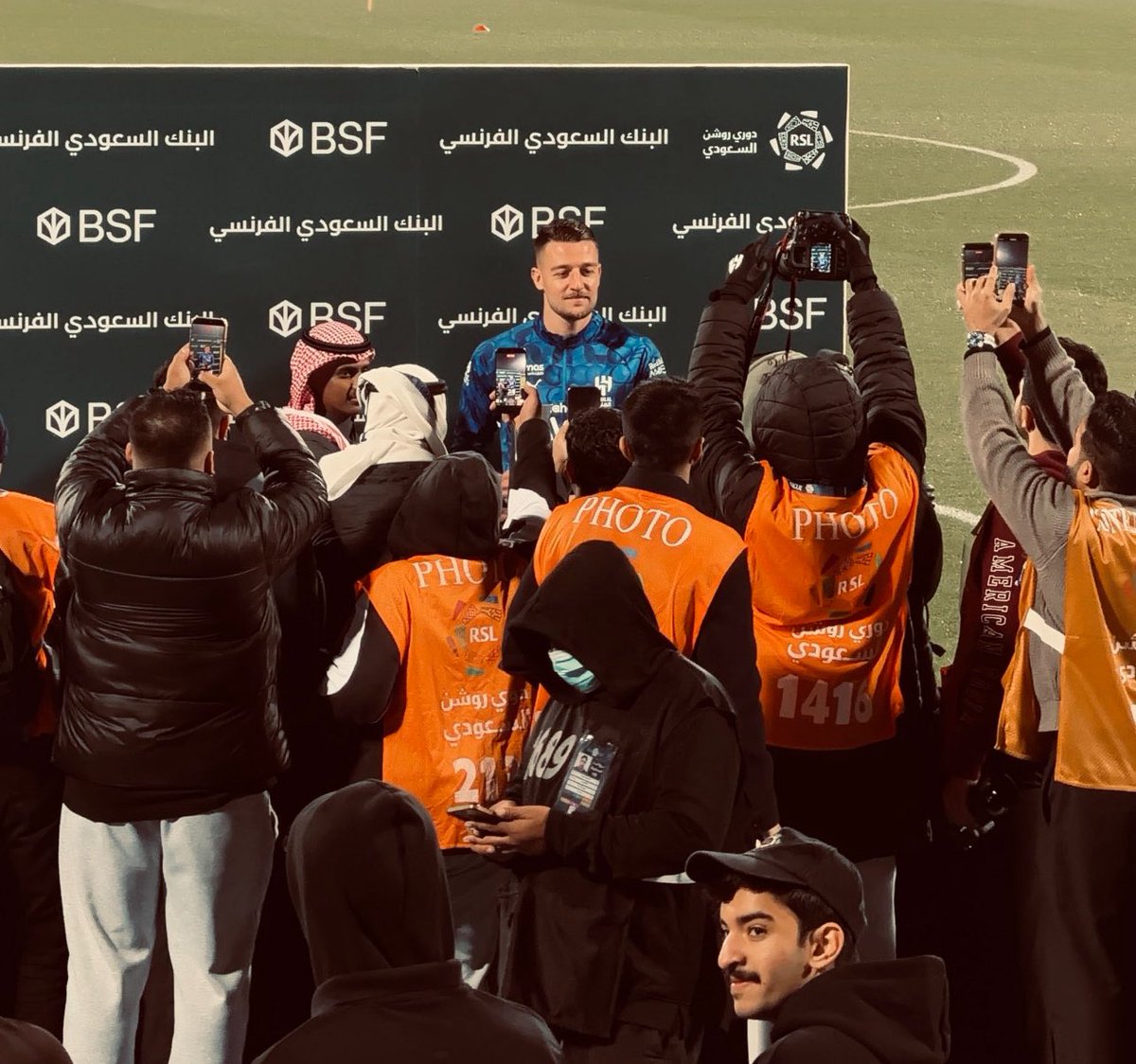 "وسط كل هؤلاء النجوم يمكننا رؤيتك بوضوح 
انت نجم النجوم ياسافيتش"