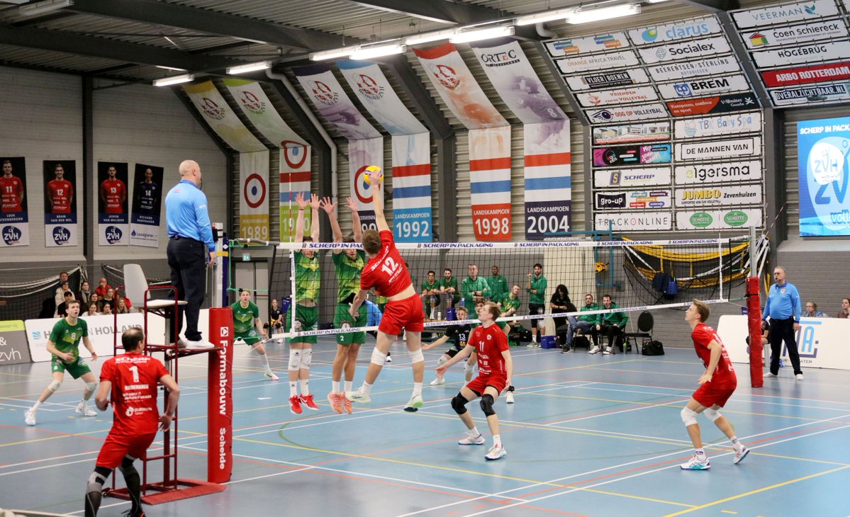 ZVH moest zich pas in de tiebreak geslagen geven en miste zo de halve finale van de Nevobo Beker. Lees hun verslag nu op VoV.
vizieropvolleybal.nl/zvh-mist-op-ee…
