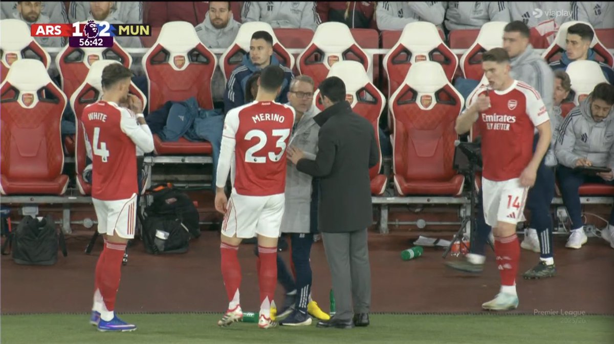 TouchlineX's tweet photo. 📸 - Mikel Arteta is bringing FOUR players on!

Eze, White, Gyökeres and Merino! https://t.co/uylZaBV1GQ