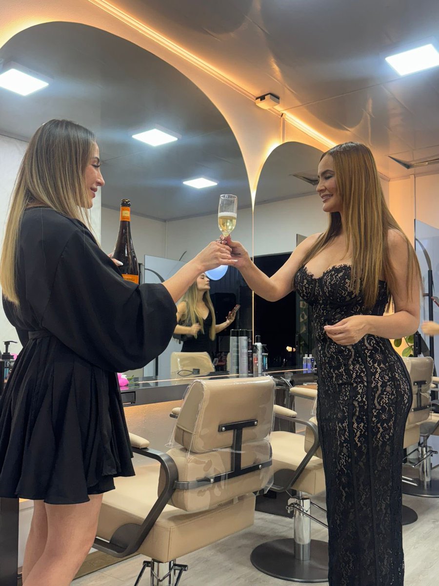 Yesterday we were at the opening of one of the most incredible salons in  Central America , Sabri 💇‍♀️ One thing is clear: any project that involves  me must accept Bitcoin. Without