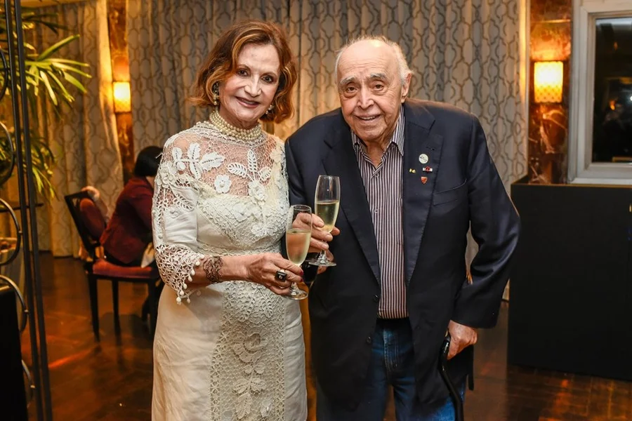 filomenaferret0's tweet photo. • Mauro Mendonça (94 anos)

Grande ator com trabalhos extensos na TV e no cinema, uma carreira de mais de cinco décadas. Casado com a atriz Rosamaria Murtinho há 66 anos. Com trabalhos marcantes em #AMuralha, #AnjoMau, #Cabocla, #AFavorita, entre outros. https://t.co/BB74JLwzVm