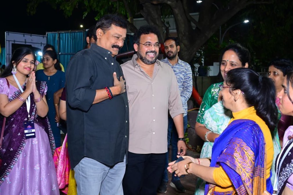 Boddepalliraghu's tweet photo. Attended Andhra Pradesh’s first-ever Bhajan Clubbing event at Gurajada Kalakshetram, along with former Minister &amp; Bheemili MLA @Ganta_Srinivasa Garu. Heartfelt thanks to @ArtofLiving for bringing this unique blend of devotion, culture, and community spirit to Vizag. https://t.co/a5IlgtwOgz