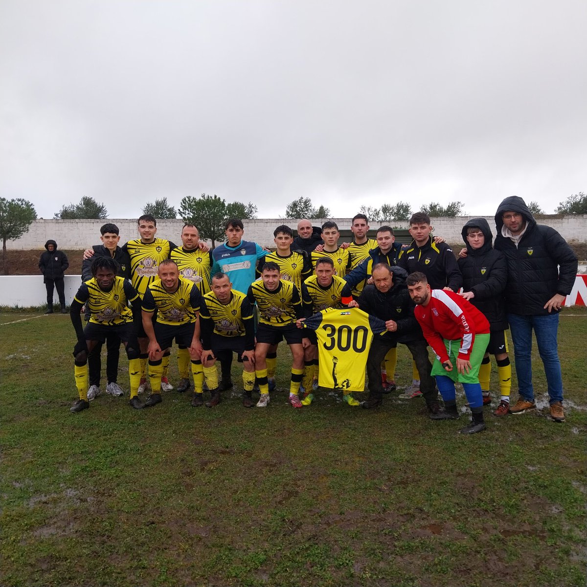 Final ⚽️ 

Sporting Malpartida 🔴⚪️ 2-4 🟡⚫️ AP Fuenlabrada 

Goles de Ángel Risco 2, Jhon y Fran 

Victoria muy trabajada del equipo en un campo muy complicado.

El equipo trabajó, luchó y compitió como nunca. 💪💪💪

💛🖤💛🖤

#vamosAP
