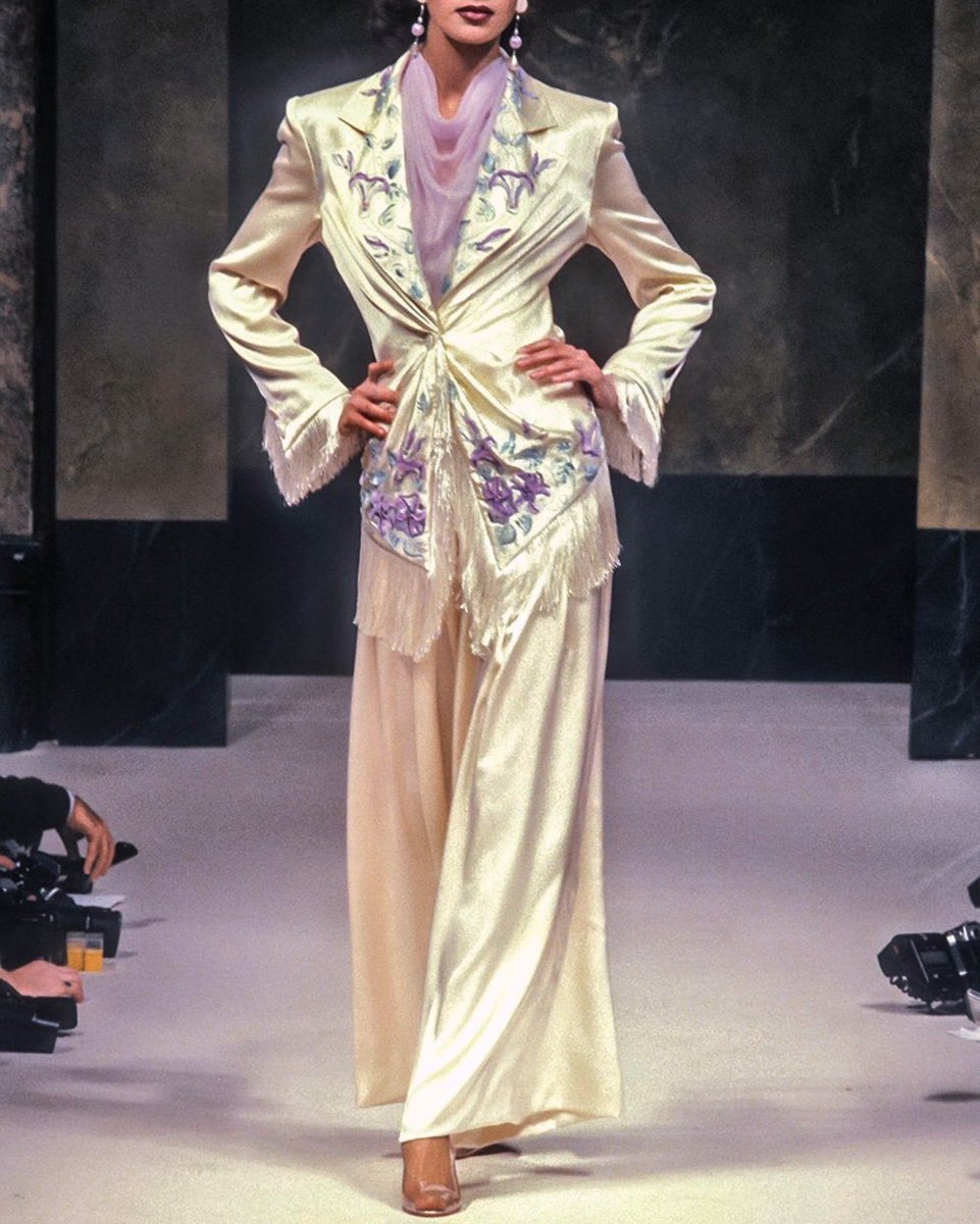 pYSLrada's tweet photo. jean louis scherrer spring-summer 1989 couture https://t.co/6tQOVhCCBT