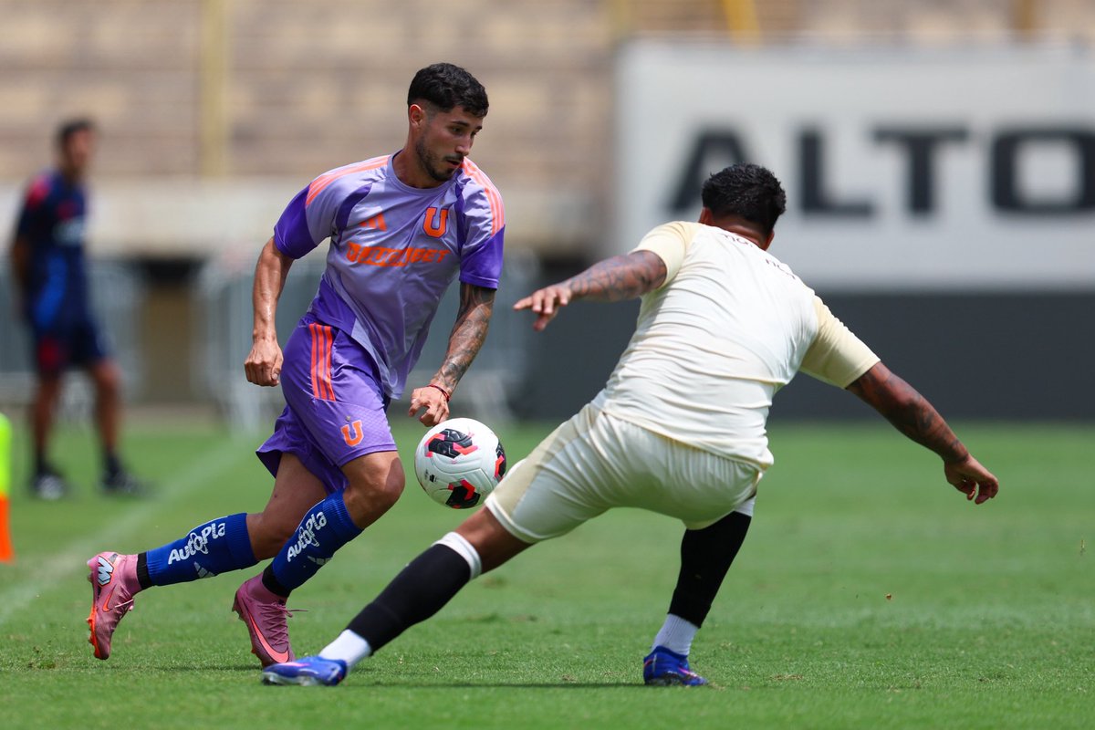 udechile's tweet image. El segundo amistoso con Universitario de Lima finalizó con triunfo azul 🤘🏼

En dos tiempos de 25 minutos, nuestro equipo se llevó la victoria por 1-0 tras una gran jugada colectiva que finalizó Juan Martín Lucero con un mano a mano y que la defensa crema no pudo despejar.

La U