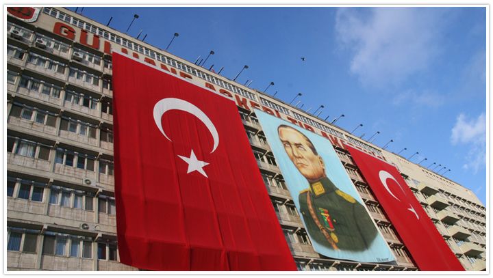 En ufak bir kıvılcımda gerçek yüzünü gösteren, hastanelerimize sızmış PKK sempatizanları varken; askeri hastanelerin açılması bir tercih değil, zorunluluktur. #AskeriHastanelerAçılsın