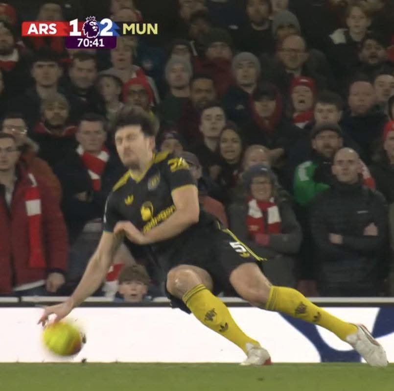 WelBeast's tweet image. It’s not a pen.