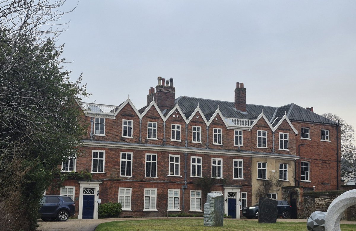 Norwich's oldest buildings P20. Fine C17 houses, Colegate. Beautiful C17 flint &amp; brick houses, The Close. The Great Hospital. C15 house, Bishopsgate - 1 of only 6 thatched buildings within the city walls. C17 Almary Green - date of 1807 at top indicates Georgian refurbishments.