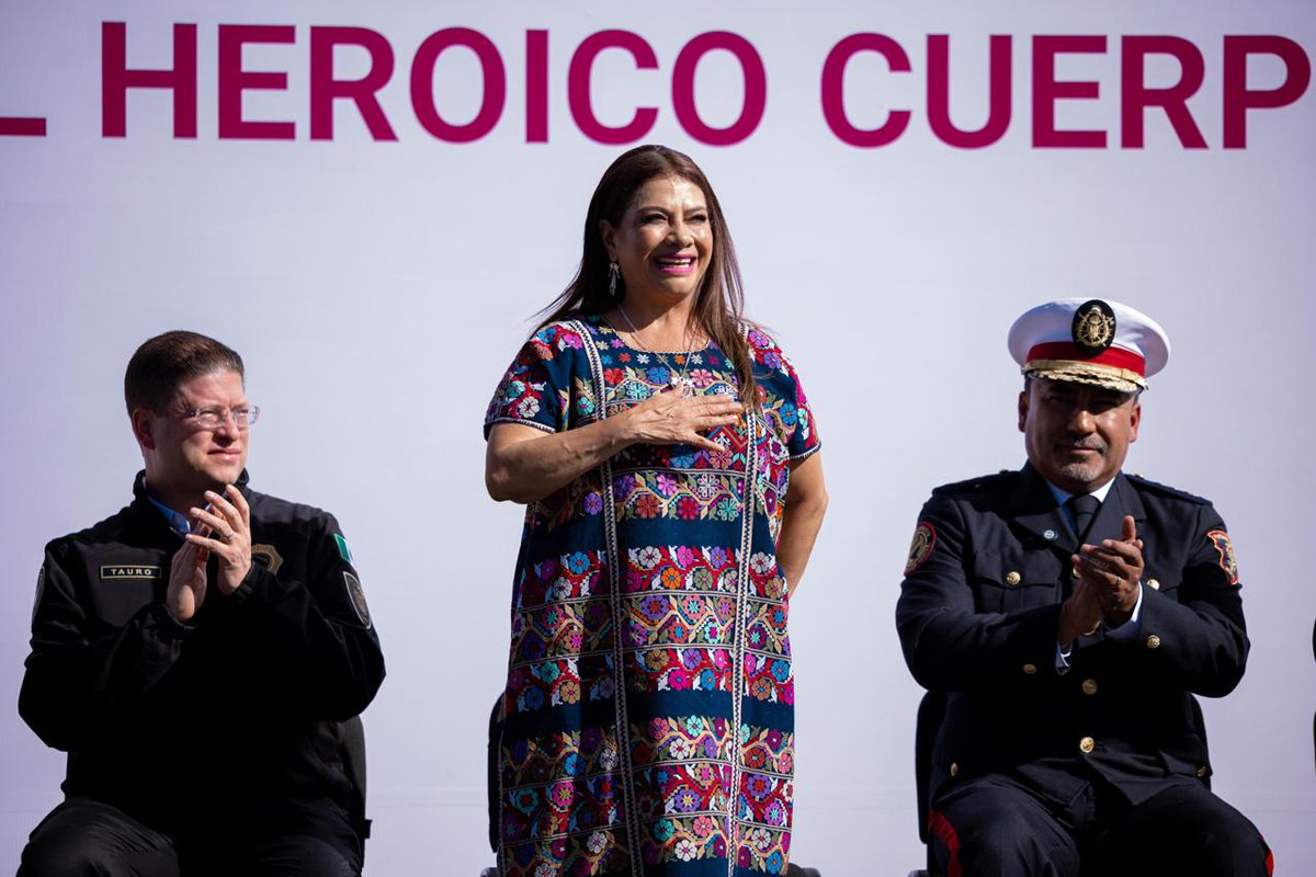 ClaraBrugadaM's tweet image. Hace 170 años nació el Heroico Cuerpo de @Bomberos_CDMX, cimentado en valores de honor, valentía, lealtad, servicio y sacrificio que hoy los distinguen. Desde entonces, han velado sin descanso por la seguridad de la ciudadanía y han servido con entrega y vocación a la