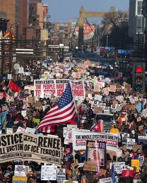Para los adoradores de Donald Trump acá en Venezuela: Sepan que allá en EEUU se están desarrollando enormes movilizaciones y protestas en muchas ciudades, contra el autoritarismo, la represión y en defensa de la democracia. Conviene no hacerse los "desentendidos"