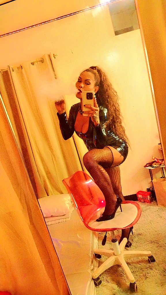redhub999's tweet photo. Lets Roll the night Babe! https://t.co/rEv3YpLqQx