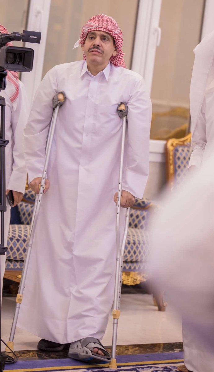 #محمد_ابن_الذيب فـ الشيخ #محمد_بن_زايد 
 ،
يقولون سَب الشيخ ابو خالد المغوار
وانا اقول راس الكُره تحتك يارجل الحُب !