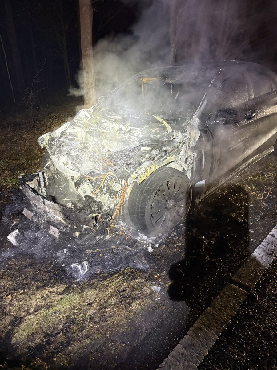 Auto in brand op A50 richting Eindhoven