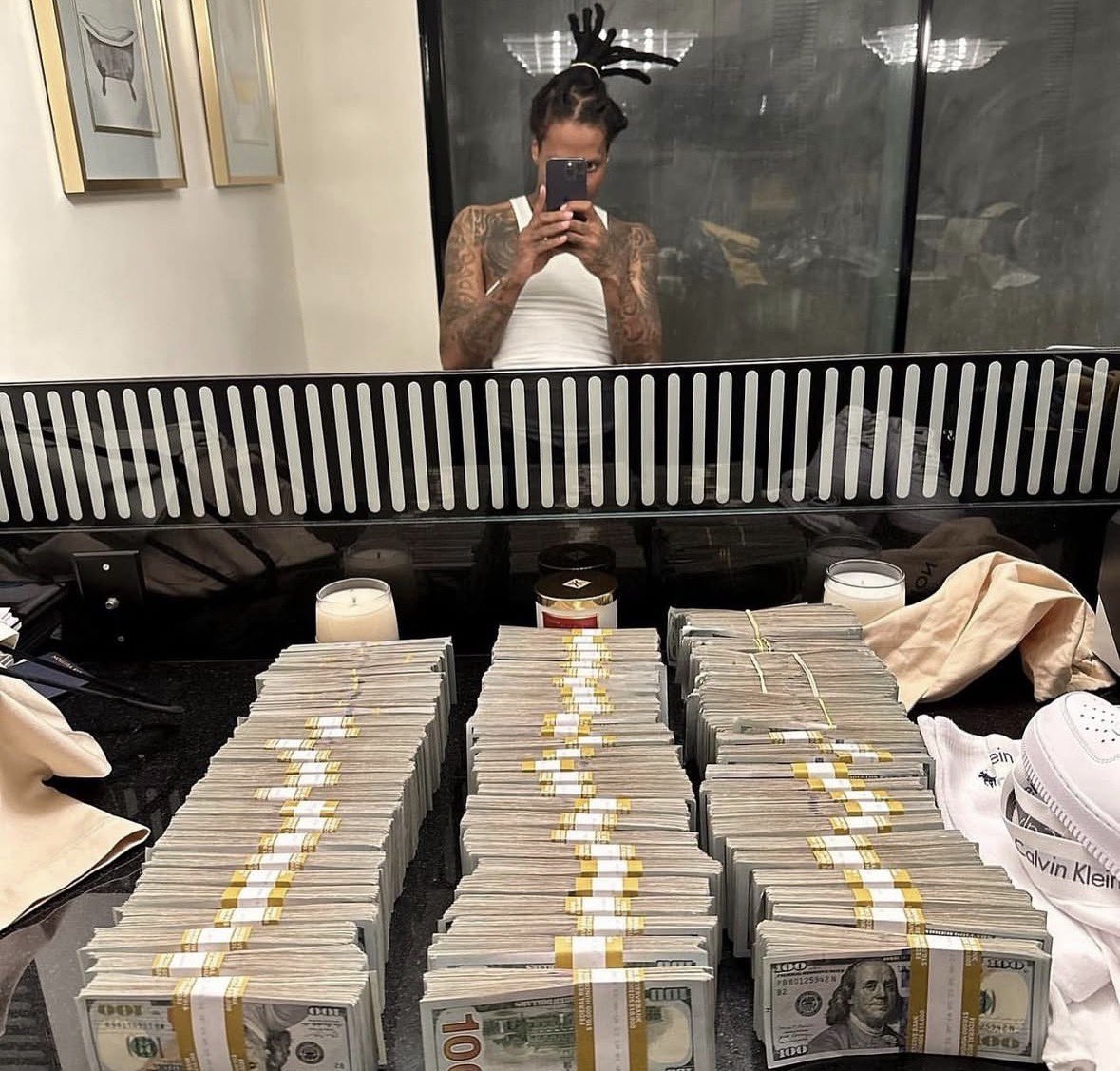 Throwback of Lil Durk in Saudi Arabia with a lot of 💵💵💵