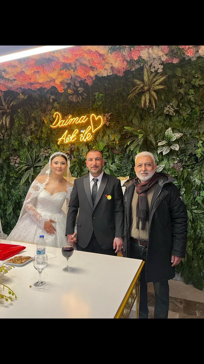 Sevgili yeğenim Oğuzhan Büyükakçalı beyefendinin düğün merasimine iştirak ederek hayırlı olsun dileklerimizi sunduk.Gençlerimize ömür boyu mutluluklar diliyorum.🇹🇷