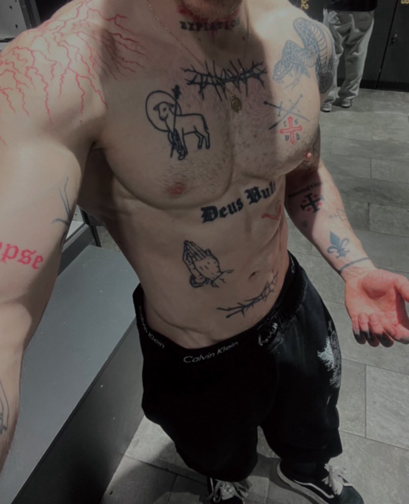 sleepylazarus's tweet image. RT to get a surprise in your dms