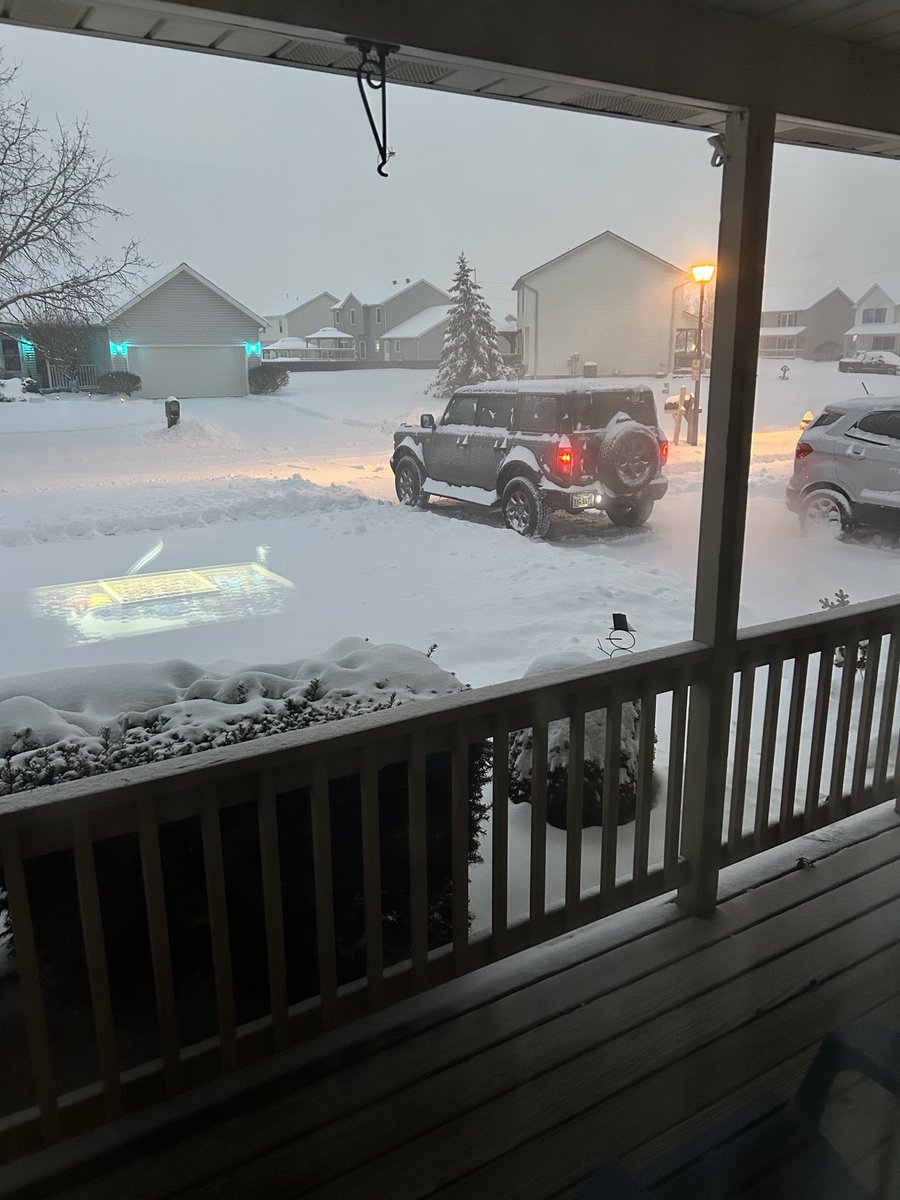 Hey ⁦<a href="/_willcompton/">Will Compton</a>⁩ headin out in CLE storm driving my 23 yr old to work, not letting her drive. Girl Dad at work