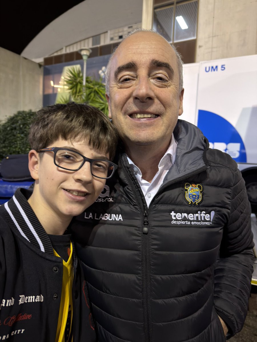 CatComputerXavi's tweet photo. Cuando alguien tiene fe en su equipo como la tiene Arnau, ésta no se pierde aunque se encadenen algunas derrotas. Todo el día y sobretodo desde la llegada al Palau su discurso ha sido: Vamos a ganar.Y cuando el Barça se ha ido, él con fe en la remontada.Y ganó el @CB1939Canarias https://t.co/PdrbVwOyus