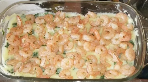 pabloarevalobyv's tweet photo. @AnaCons5 Que cosa mas rica!, hace poco hice una variante del sofrito! en vez de carne hice un sofrito rapido de champignones, crema de leche, cilantro y camarones! y lo rellene con la pastelera! quedé como REY!! siempre es bueno innovar en la cocina para impresionar a quienes amamos!🥰 https://t.co/crNg5DU4Cg