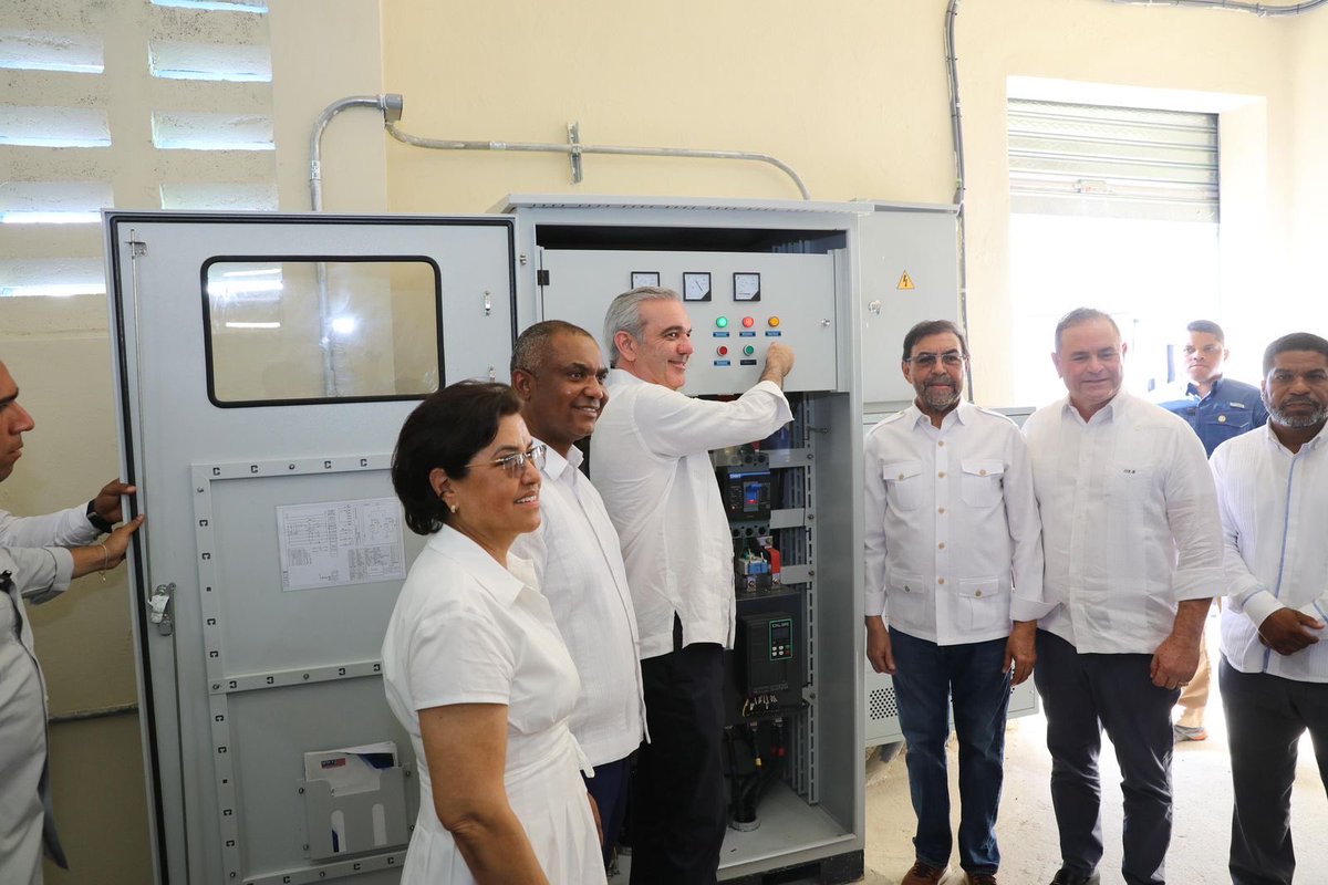 Acompañamos al presidente <a href="/luisabinader/">Luis Abinader</a> y al INDRHI en la inauguración del canal La Vigía, en Dajabón. Con RD$375 millones, esta obra fortalece la seguridad alimentaria, la mecanización y el uso eficiente del agua beneficiando a 324 productores y 20,220 tareas. 🌾💧