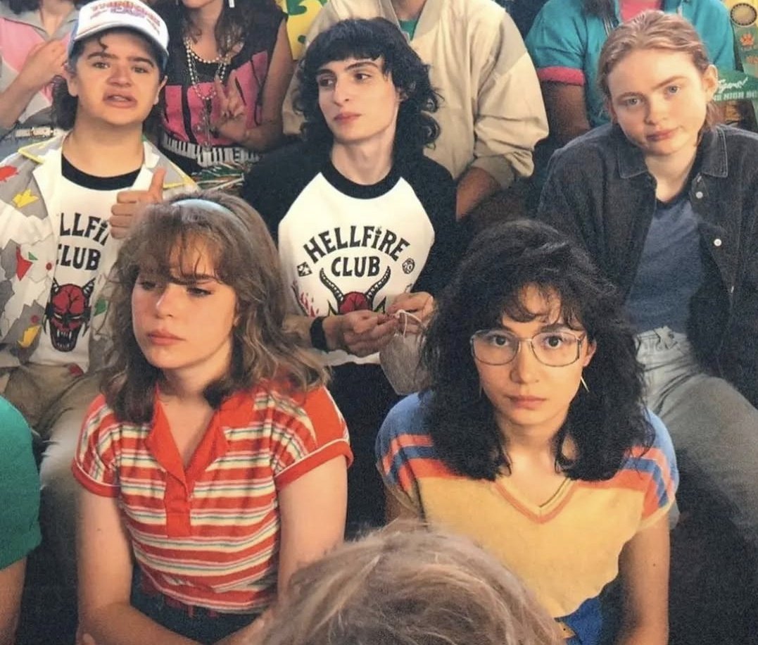 hanc0vey's tweet image. why is lesbyler literally in front of mike