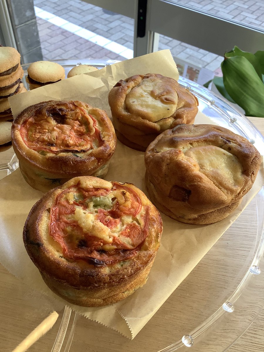 GATOcafe449998's tweet image. 小ぶりだけど結構お腹にたまります。
#ケークサレ
#幡ヶ谷カフェ　#コーヒースタンド　#六号坂通り商店街