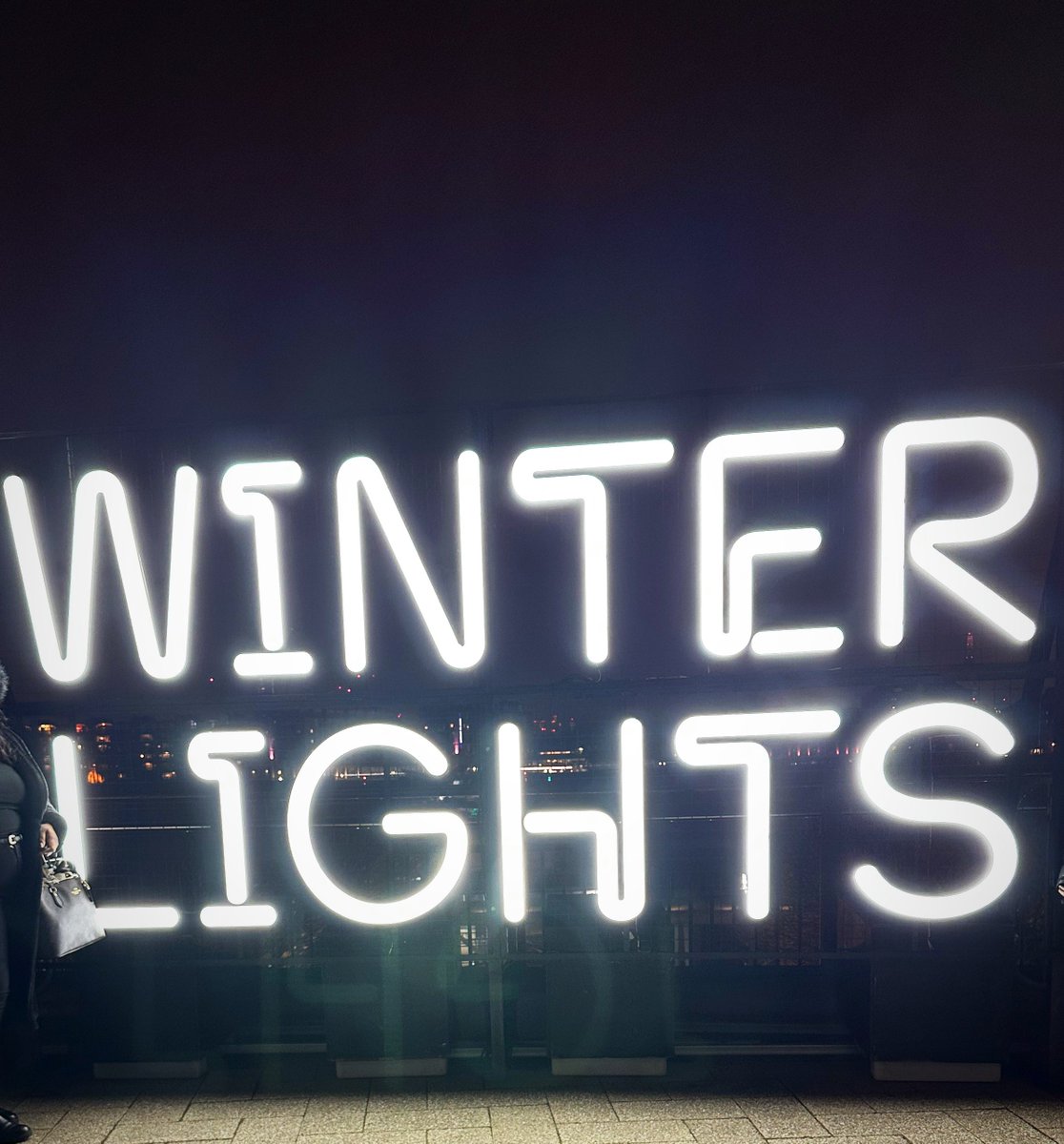soinisan's tweet photo. #Winterlights #London https://t.co/aXzykIcApa