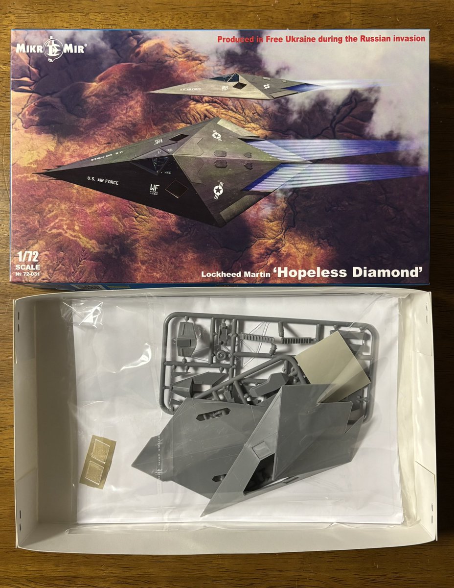imakenken1's tweet photo. #HopelessDiamond のキットが到着!
予想してましたが部品点数は少ない ^ ^;
#ホープレスダイヤモンド
#プラモデル #架空機 https://t.co/ve5pv28l6w
