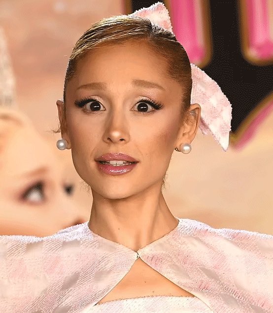 OliLondonTV's tweet image. Ariana Grande is posting about ICE. 

Pedro Pascal is posting about ICE. 

Cynthia Nixon is posting about ICE

Natalie Portman is posting about ICE.

Jane Fonda is posting about ICE.

Do you know what they are not posting about?

Iran: where 35,000+ Iranians have been shot dead.