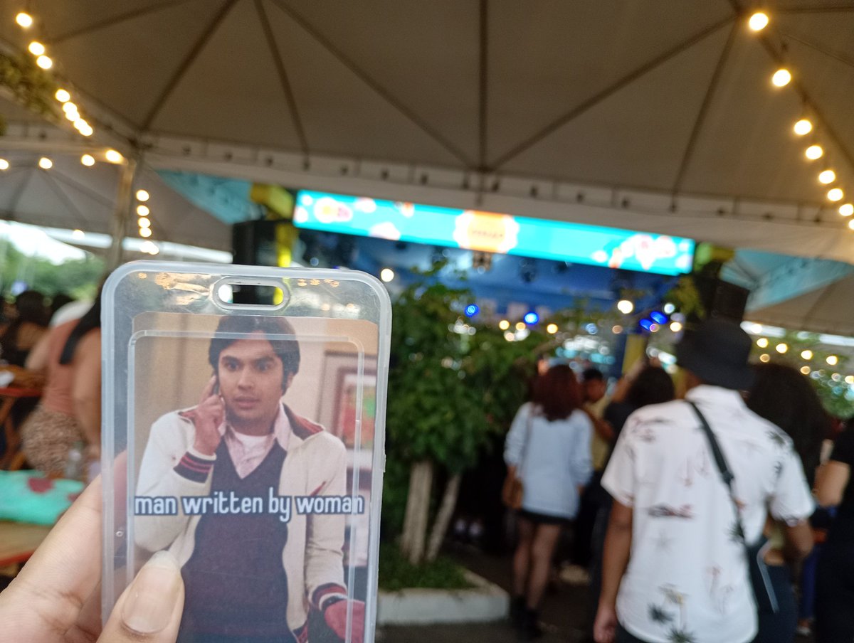 SopadeFrango6's tweet image. eu e ele no show do chorão sósia #hellyeh mostrando a cultura do meu país pra ele