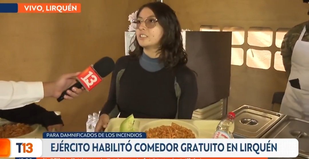 El ejercito le está dando comida a ella  y a otros damnificados de Lirquén y en vez de agradecer o quedarse callada, la wna zurda sale hablando de reparación historica po.