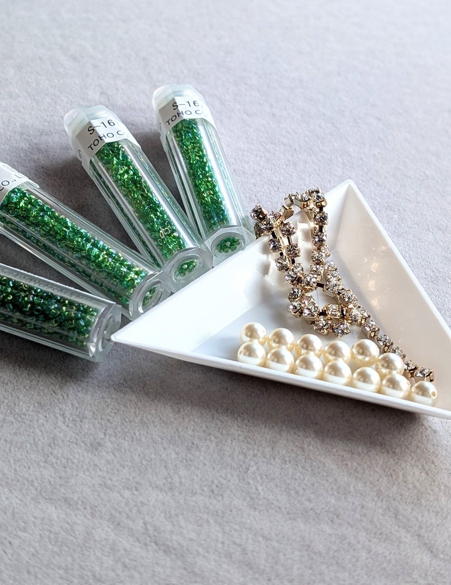 chouchou2016n's tweet image. 出張レッスンの準備中

#ビーズ刺繍