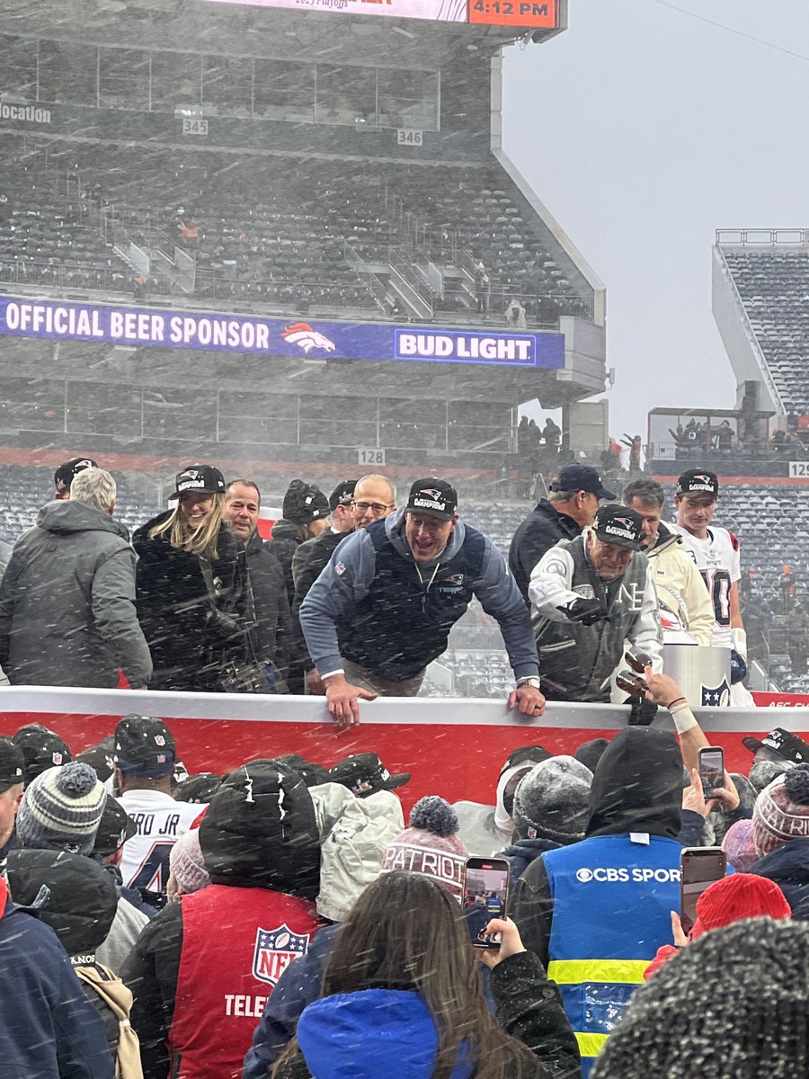 Evan Lazar tweet media