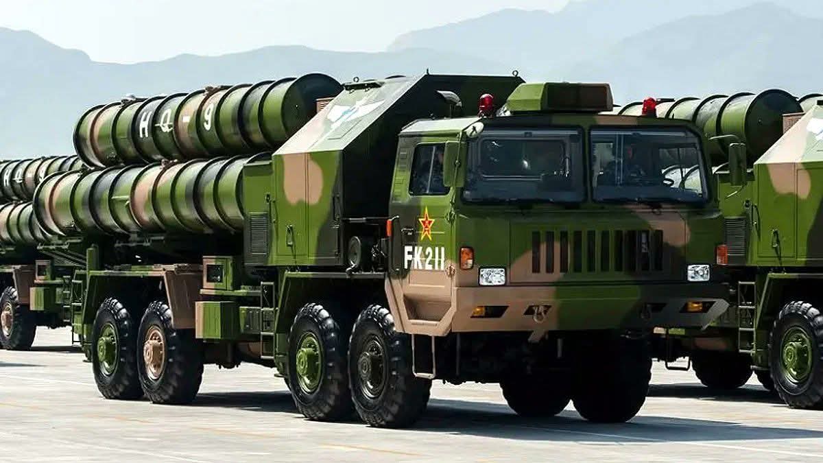 IranDefenceForc's tweet image. 🚨 BREAKING: Iran 🇮🇷 is reported to have acquired HQ‑9B air defense missile systems from China 🇨🇳 to strengthen its aerial defenses.
No official confirmation yet analysts note the move comes amid recent aircraft deliveries from China.