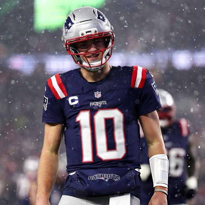 BUFSportsTalk's tweet image. Drake Maye in the Playoffs: 

33/56 (58.9%)
674 Total Yards (224/G)
4 TD : 4 TO 😈
19 PUNTS 🔥

Drake “The Schedule” Maye strikes again.