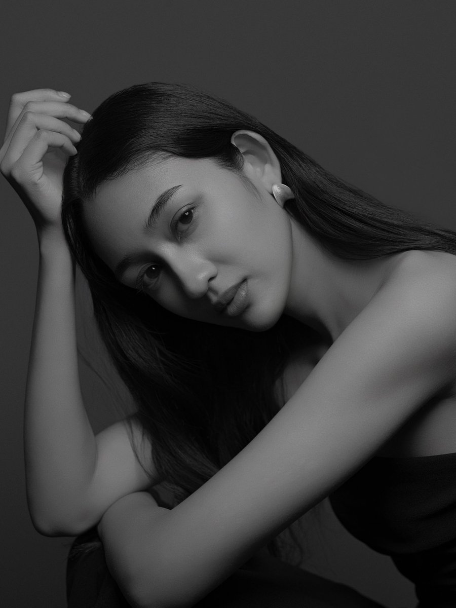 syuheiinoue's tweet image. 何だかんだ、ポートレートはやっぱりビューティディッシュ(シルバー)と、暗い部屋の環境光に落ち着いてしまう。

ビューティディッシュは適度にコントラスト感があって、造形感を出しやすくて良き。
1,2枚目はビューティディッシュ1灯で、それなりに調整を行なったもの。…