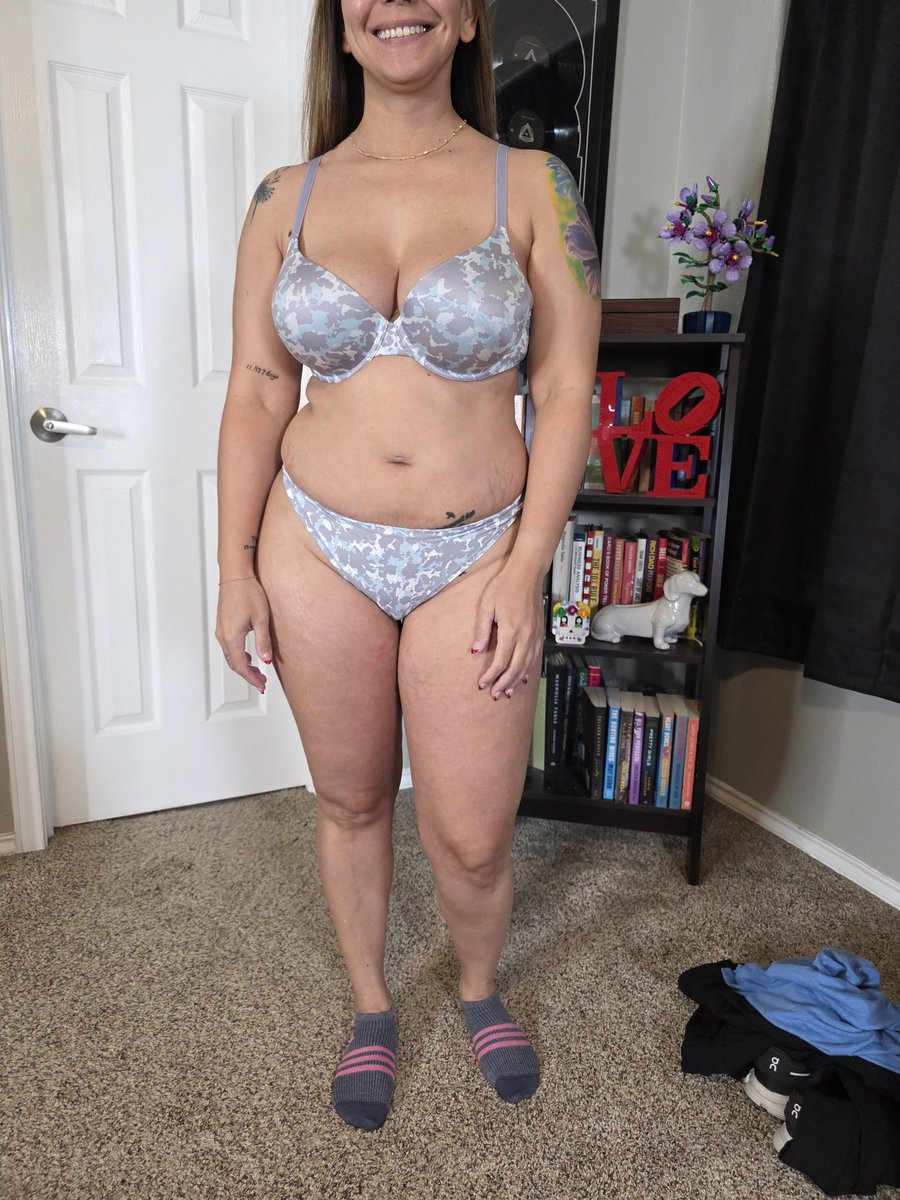 Ameliathemilf's tweet photo. Comfortable, seductive, or all out naughty. Which is your favorite style? https://t.co/HX390RaY7u
