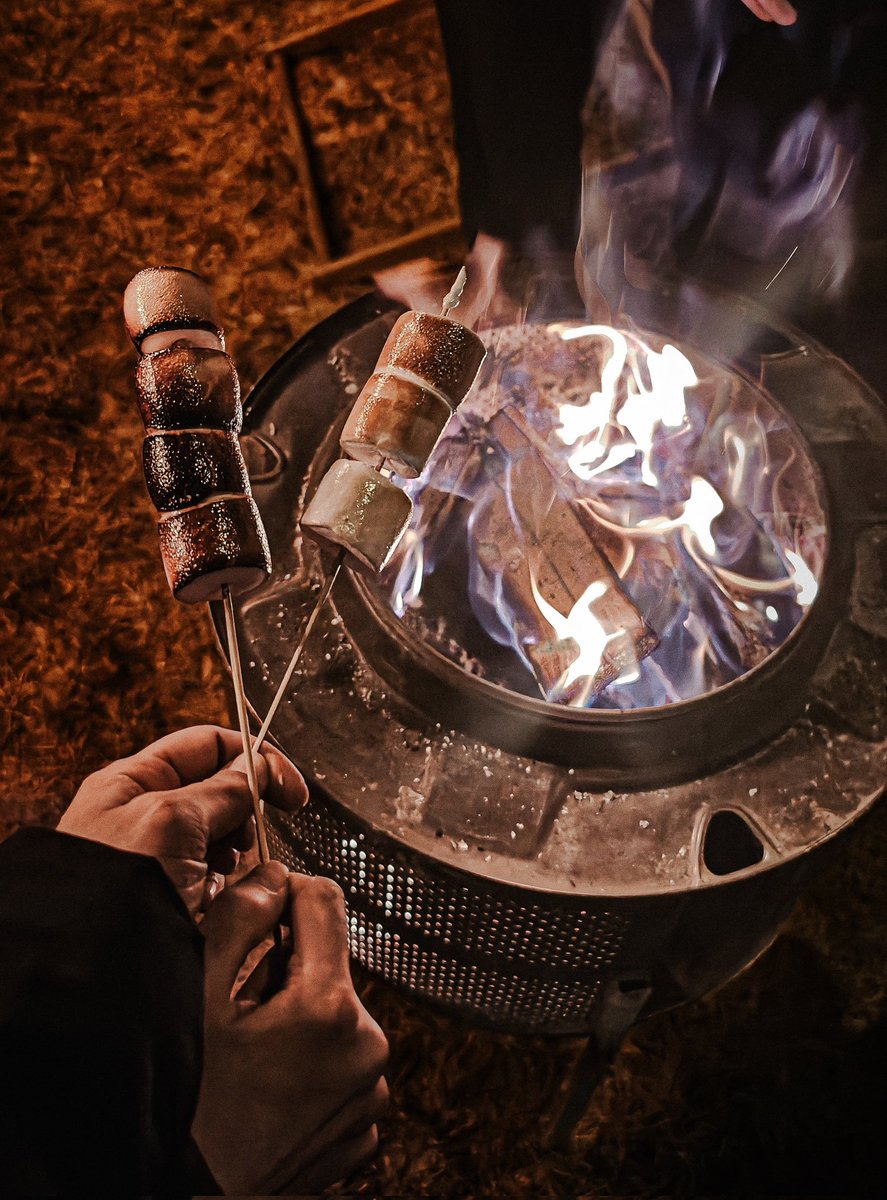 Hatuna sucuk ekmek yapmak varken geldik marshmallow yiyoruz... İyice entel dantel olduk...