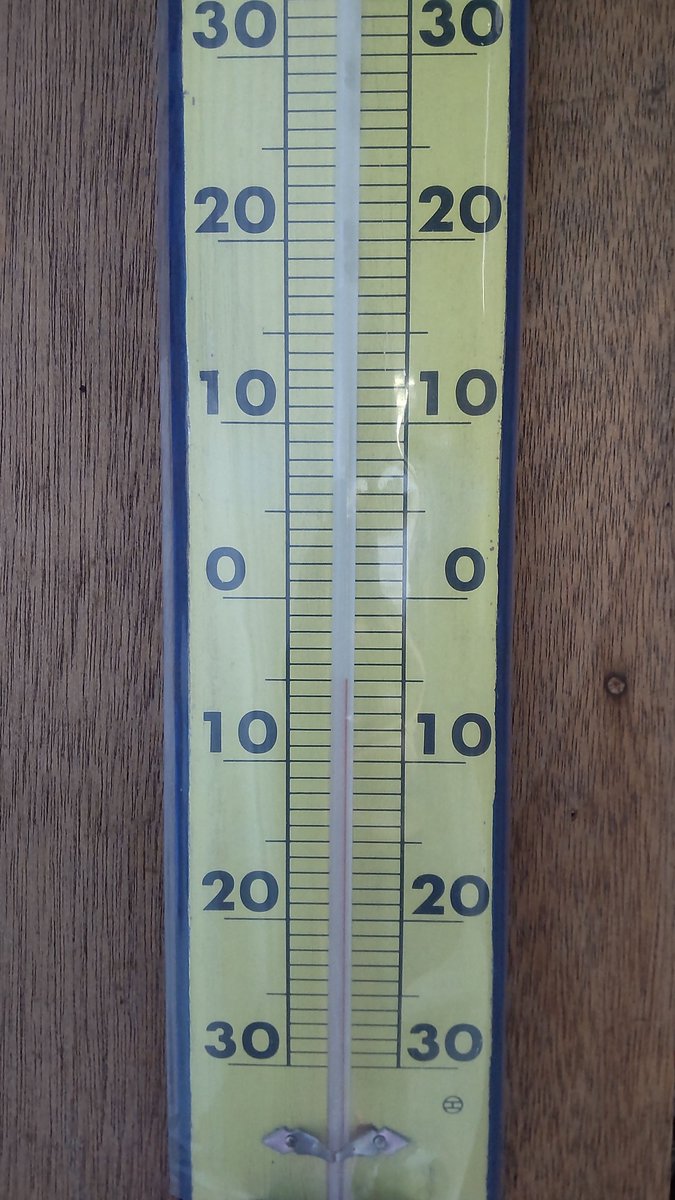 おはようございます☀️

今朝も冷え込み、最低気温が今季最低の－5.5℃まで下がりました😨事務所の窓を拭いていたら凍りました❄️

#今季最低気温 #老松酒造🍶 #大分 #日田