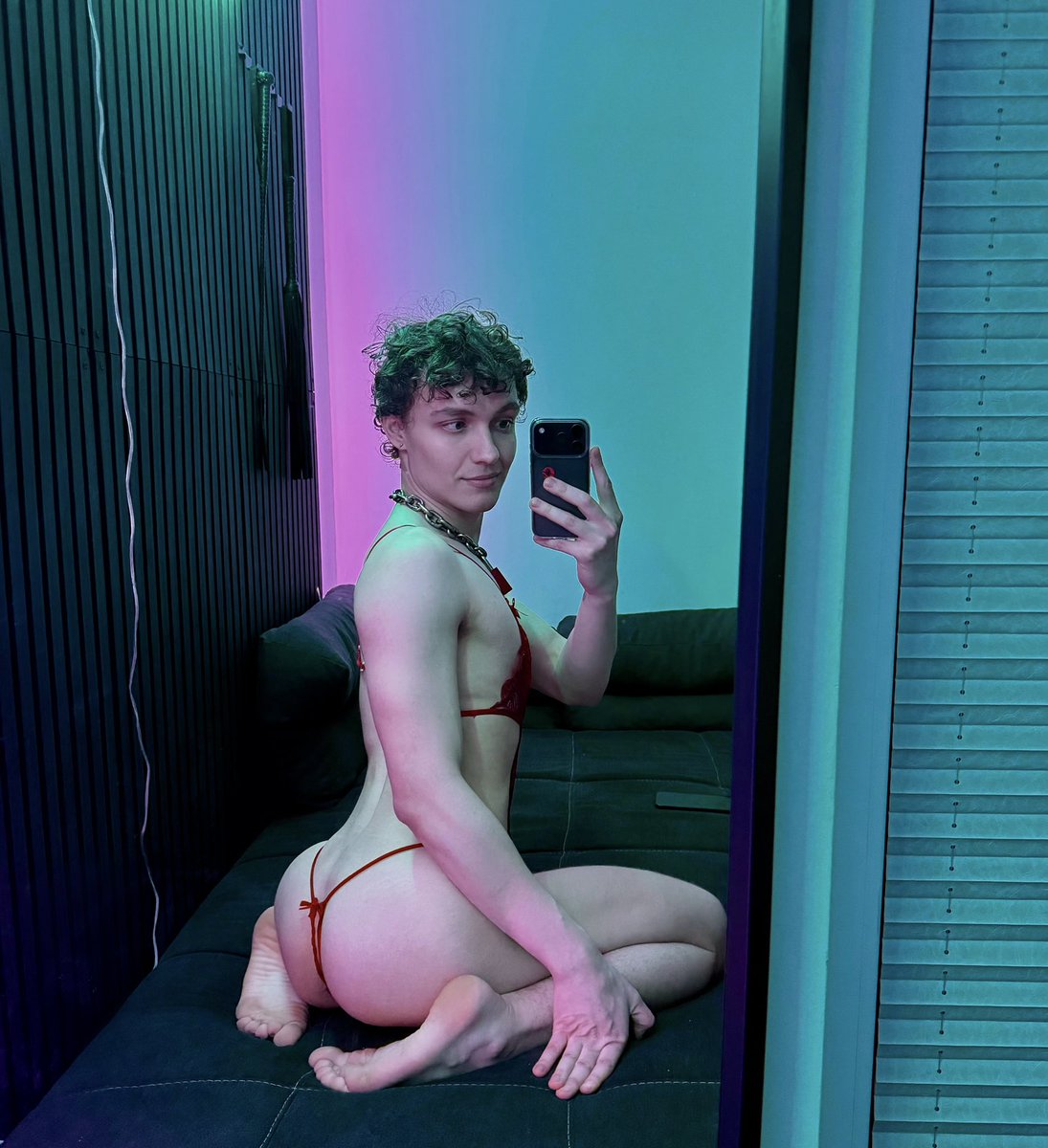 i could be your girlfriend for the weekend ❤️