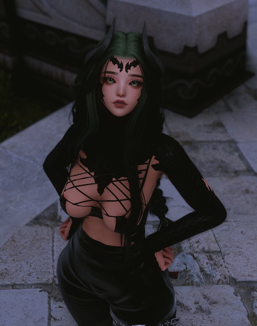 amon_div's tweet image. sooo.. got any games on ya phone or nah? O^O