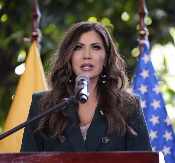 prdragon's tweet image. El / la que me justifique lo que ha pasado en Minneapolis con el asesinato de dos civiles (y los demás que han muerto en intervenciones de ICE en el pasado año), se pueden largar al mismísimo … pero bien lejos, junto a estas tres ratas inmundas.