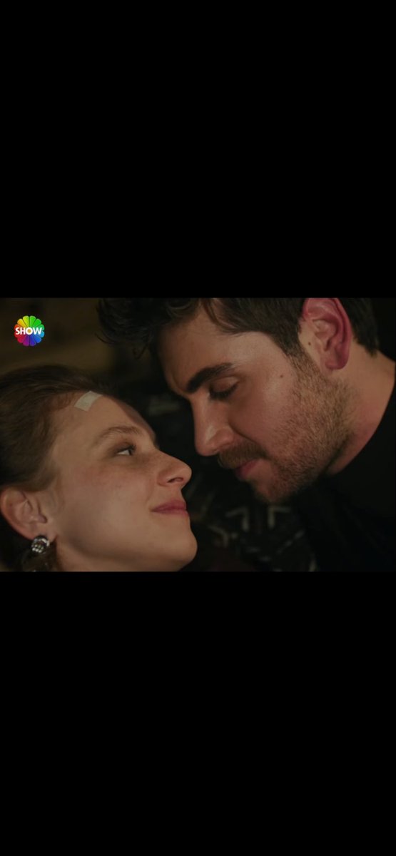 karamelattee_'s tweet photo. x:Efe evin yanıyor.                   Efe:Yansın.
 #rüyagibi https://t.co/ZuElSGu880
