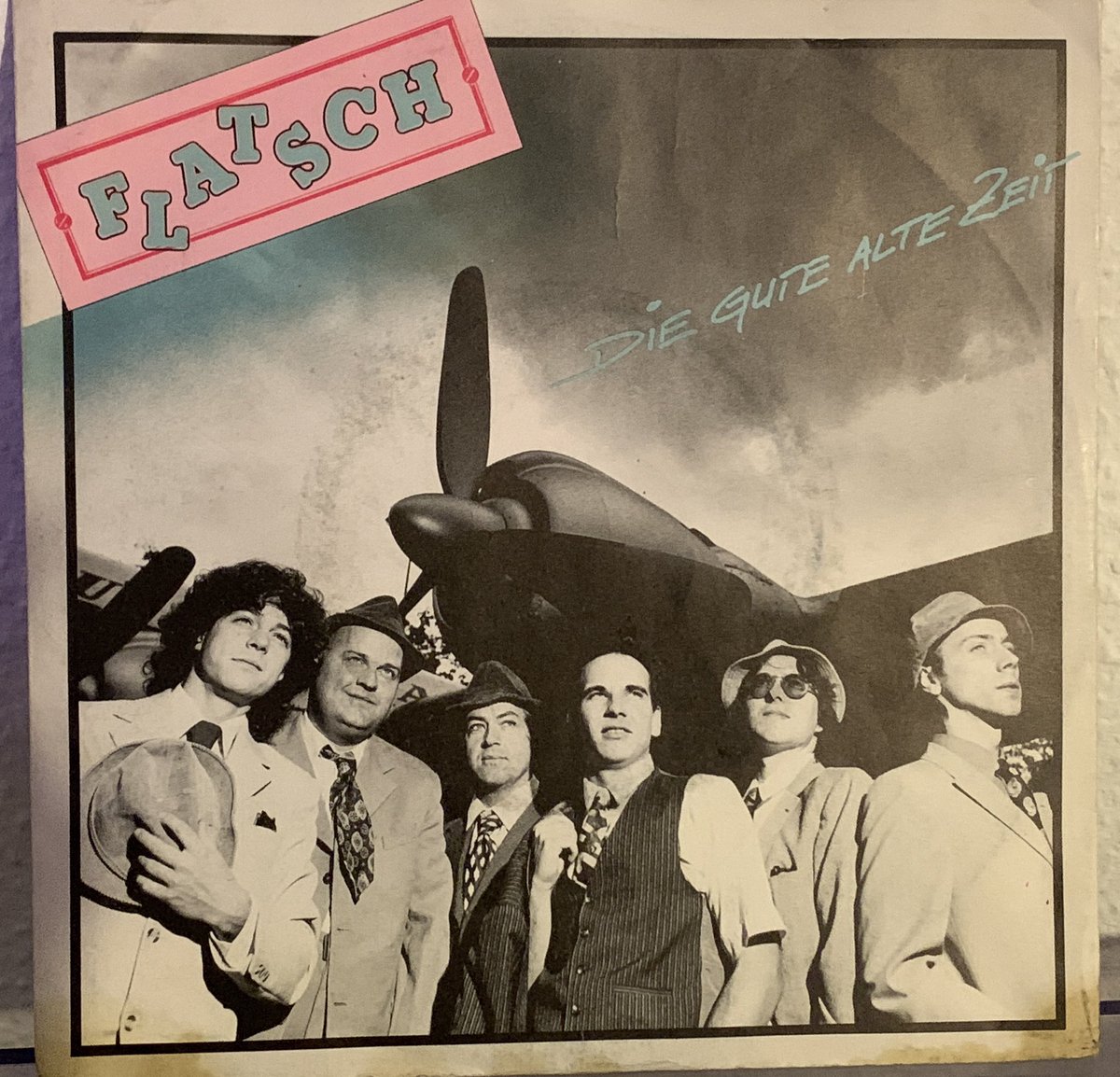 fallguy79's tweet image. RIP Gerd Knebel.
Hier als Mitglied von "Flatsch!" auf der Single von "Die gute alte Zeit".
#gerdknebel #badesalz #flatsch #hessen #comedy