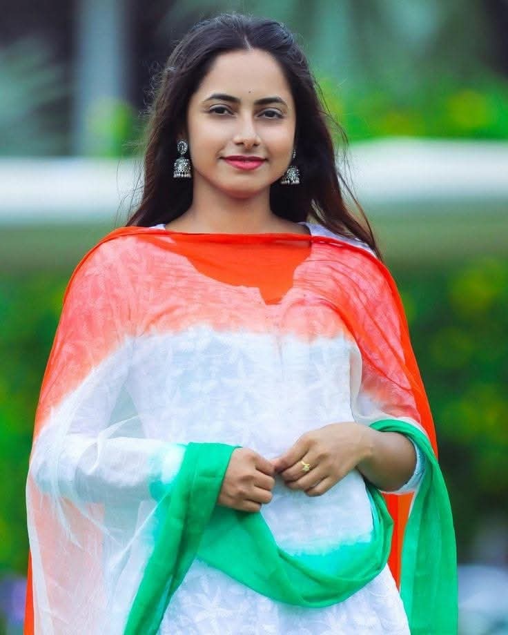 ना पूछो ज़माने को..,
क्या हमारी कहानी हैं...
हमारी पहचान तो सिर्फ ये हैं..
की हम सिर्फ हिंदुस्तानी हैं…!!🇮🇳

🇮🇳Happy Republic Day🇮🇳🇮🇳🇮🇳🇮🇳🇮🇳🇮🇳🇮🇳🇮🇳